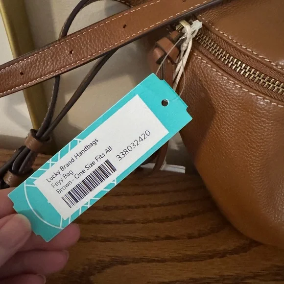 Lucky Brand Brown “Feyy” convertible crossbody/fanny pack leather bag NWT - Picture 4 of 8